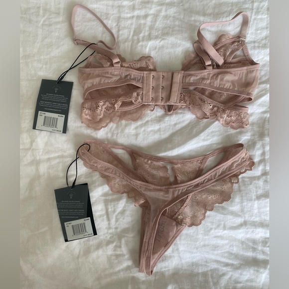 Thistle & Spire Kane Cut Out V-Wire Bra 32C & Thong xs - Blush - Picture 2 of 4